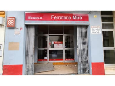 Local comercial con muchas posibilidades en Santa Bàrbara