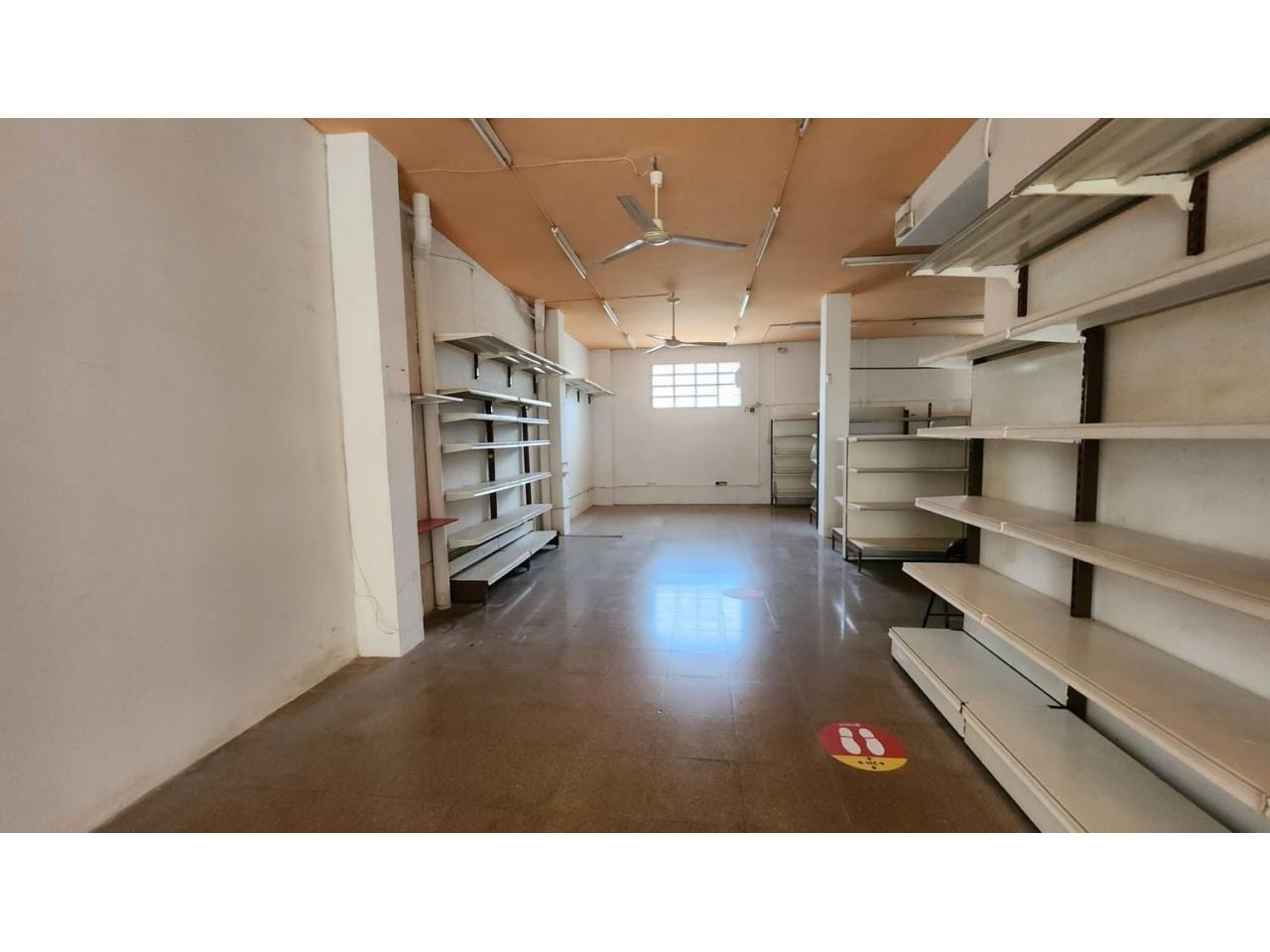 Local comercial con muchas posibilidades en Santa Bàrbara - Foto 4
