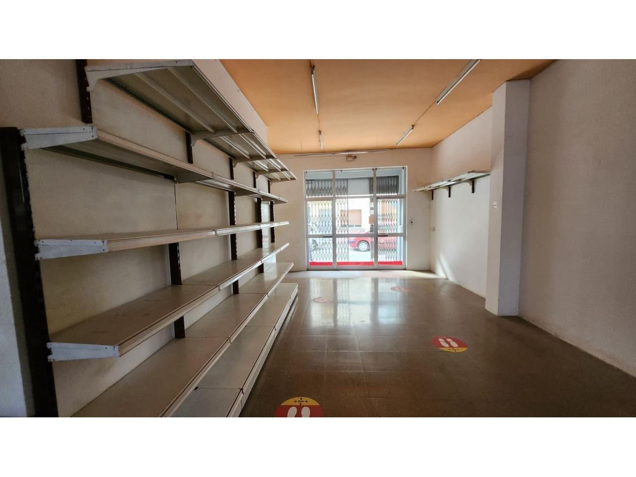 Local comercial con muchas posibilidades en Santa Bàrbara - Foto 6