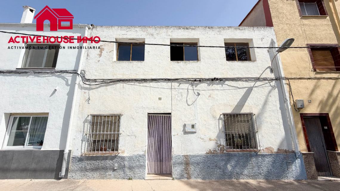 Casa independiente con almacén reformada en Santa Bàrbara