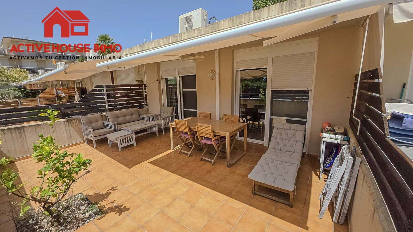 Planta baja independiente con un amplia terraza y trastero en Urbanización Garbí- Alcanar Playa - Foto 9