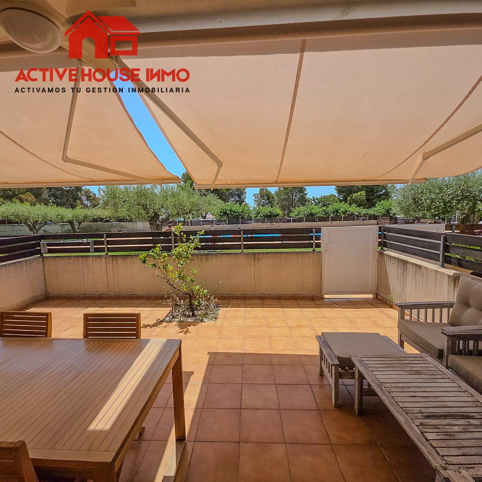 Planta baja independiente con un amplia terraza y trastero en Urbanización Garbí- Alcanar Playa - Foto 3