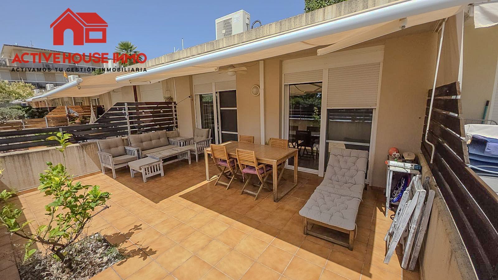 Planta baja independiente con un amplia terraza y trastero en Urbanización Garbí- Alcanar Playa - Foto 8