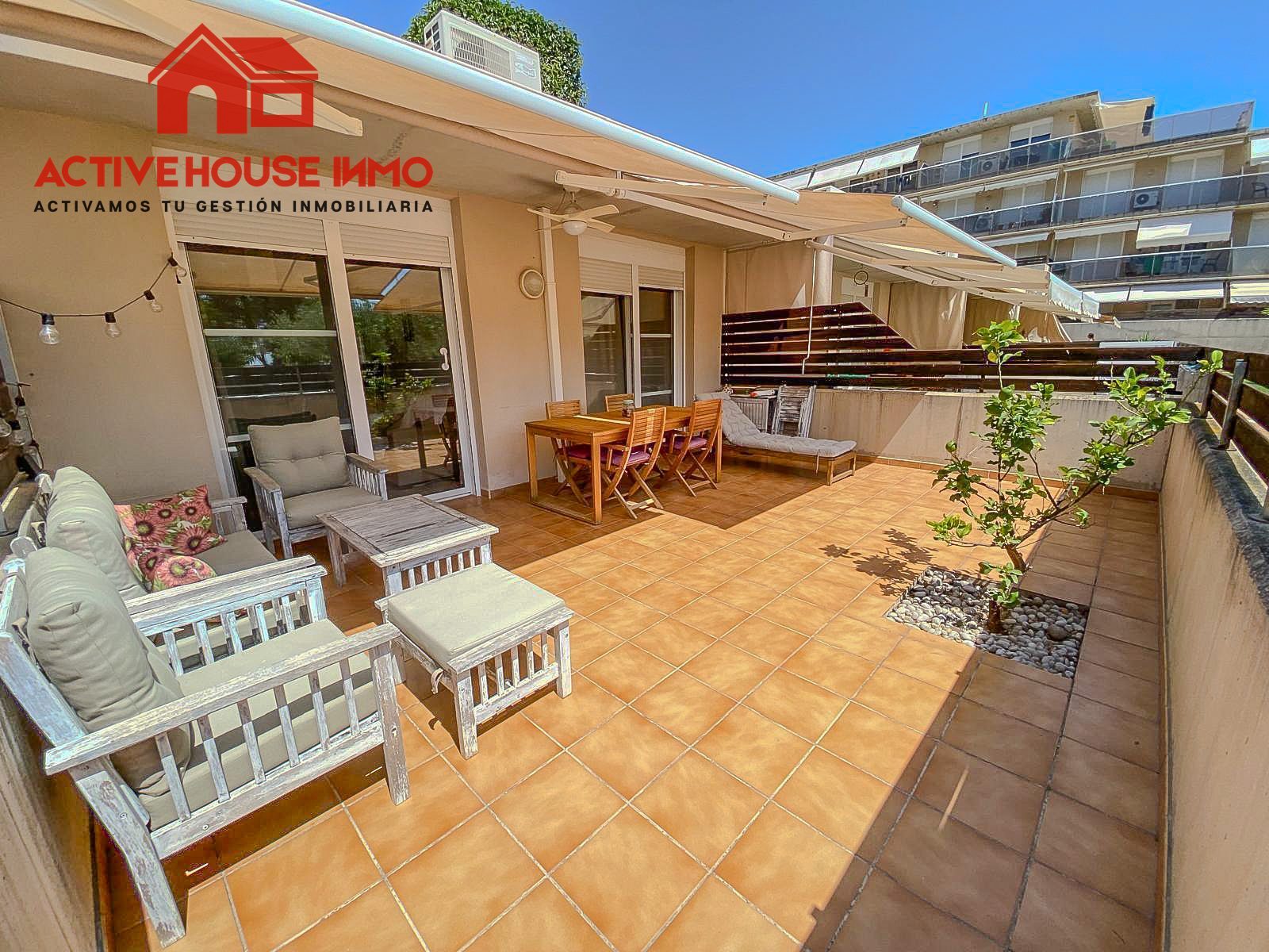 Planta baja independiente con un amplia terraza y trastero en Urbanización Garbí- Alcanar Playa - Foto 6