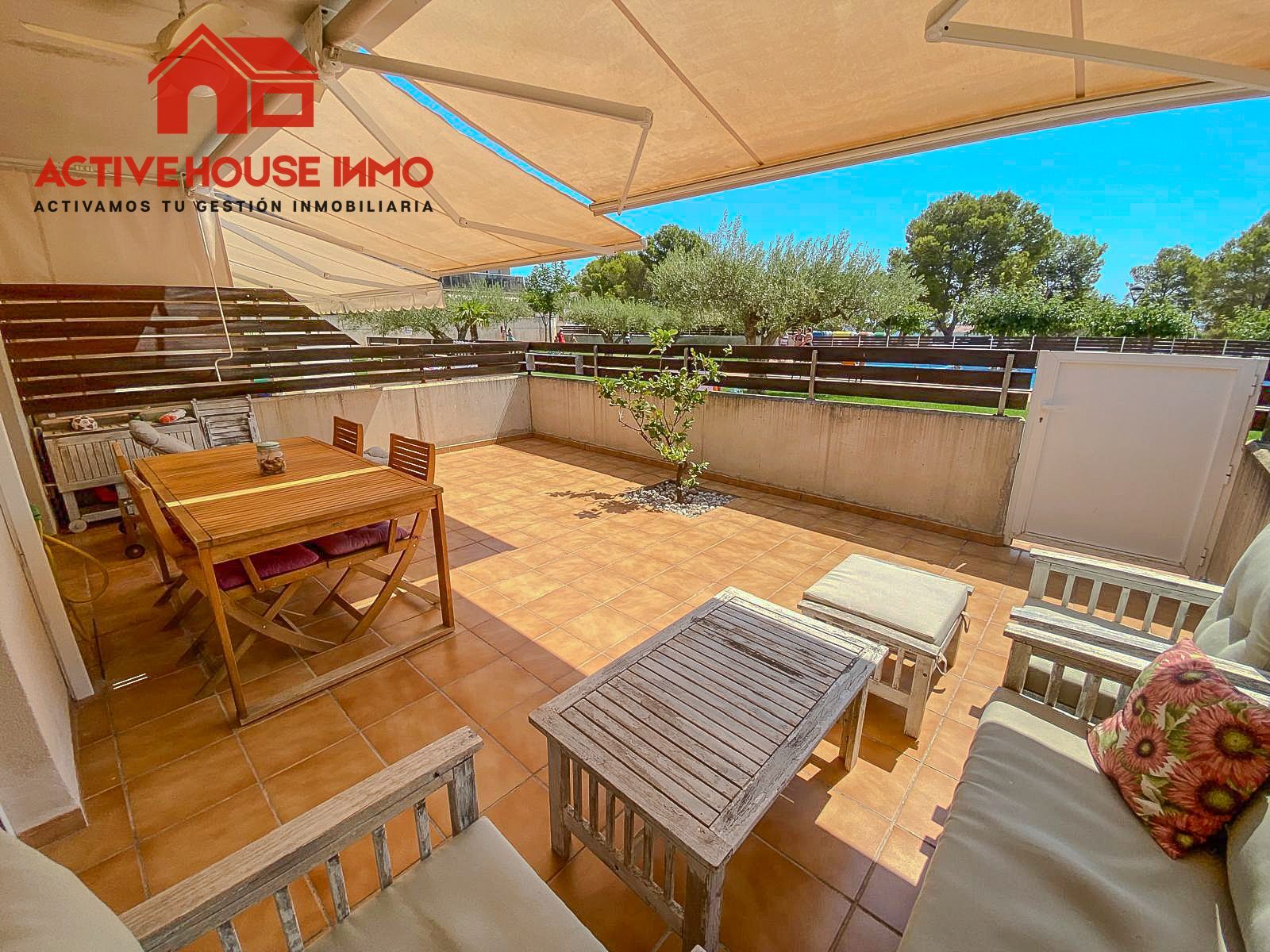 Planta baja independiente con un amplia terraza y trastero en Urbanización Garbí- Alcanar Playa - Foto 7