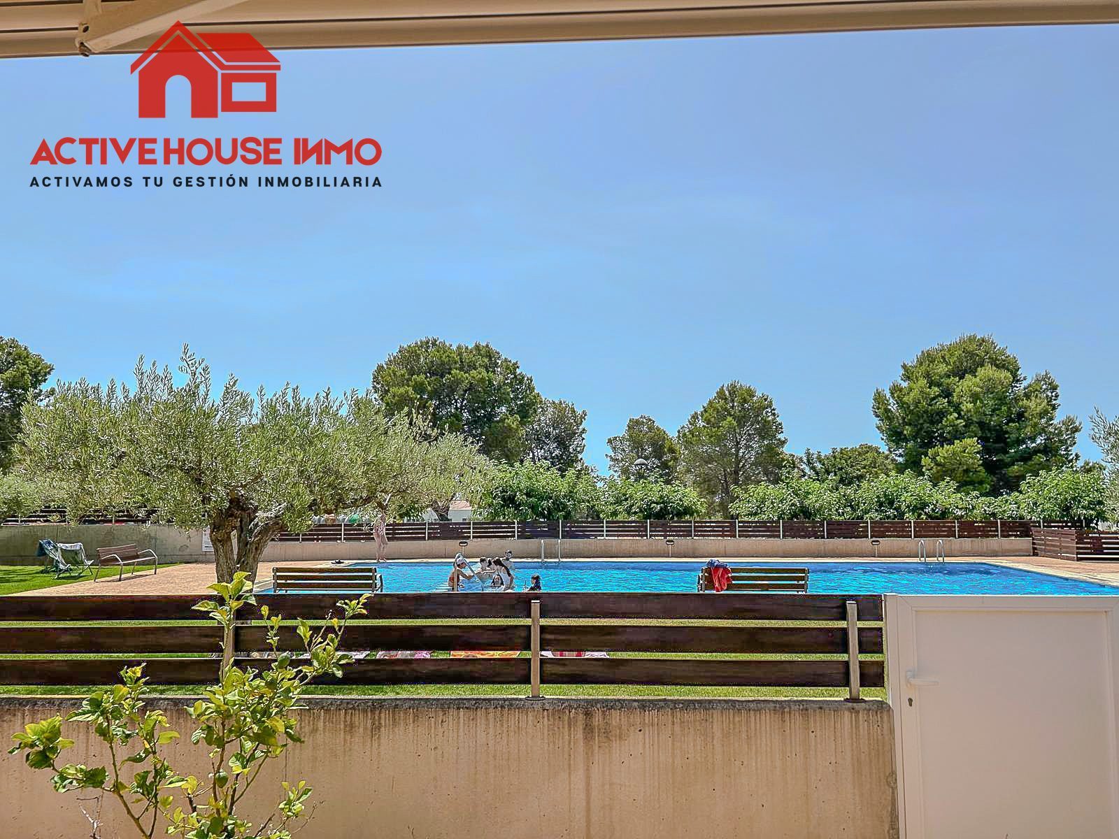 Planta baja independiente con un amplia terraza y trastero en Urbanización Garbí- Alcanar Playa - Foto 4