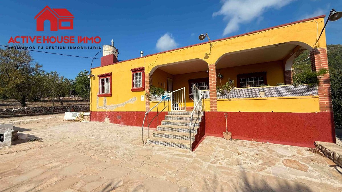 Casa rústica con terreno y piscina en Alcanar