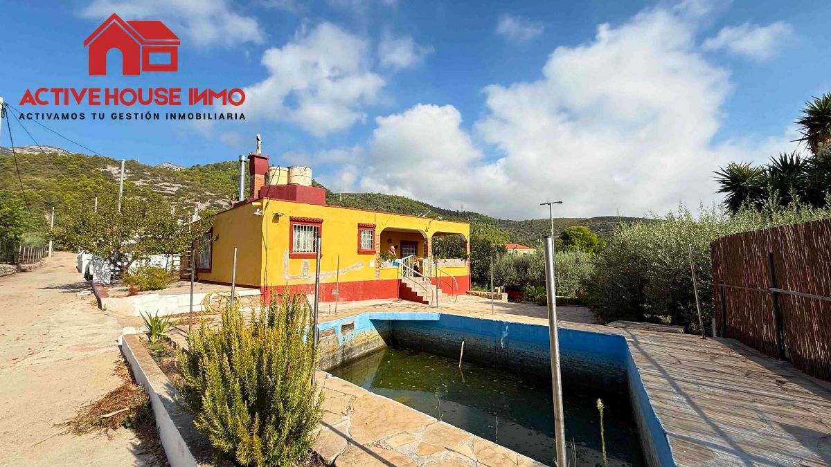 Casa rústica con terreno y piscina en Alcanar