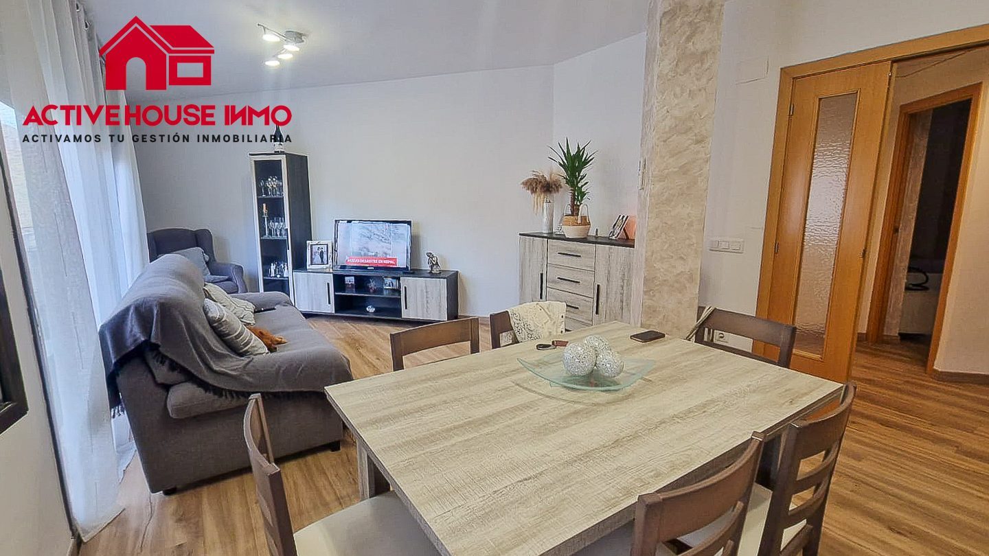 Piso amplio de 3 habitaciones con terraza en La Ràpita - Foto 1