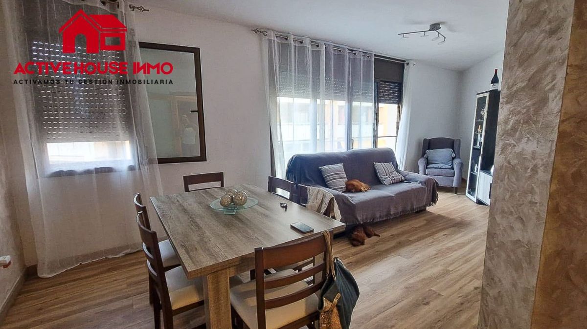 Piso amplio de 3 habitaciones con terraza en La Ràpita