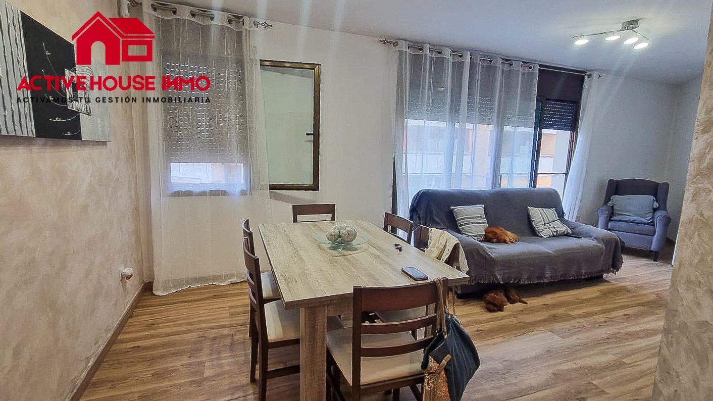 Piso amplio de 3 habitaciones con terraza en La Ràpita - Foto 3