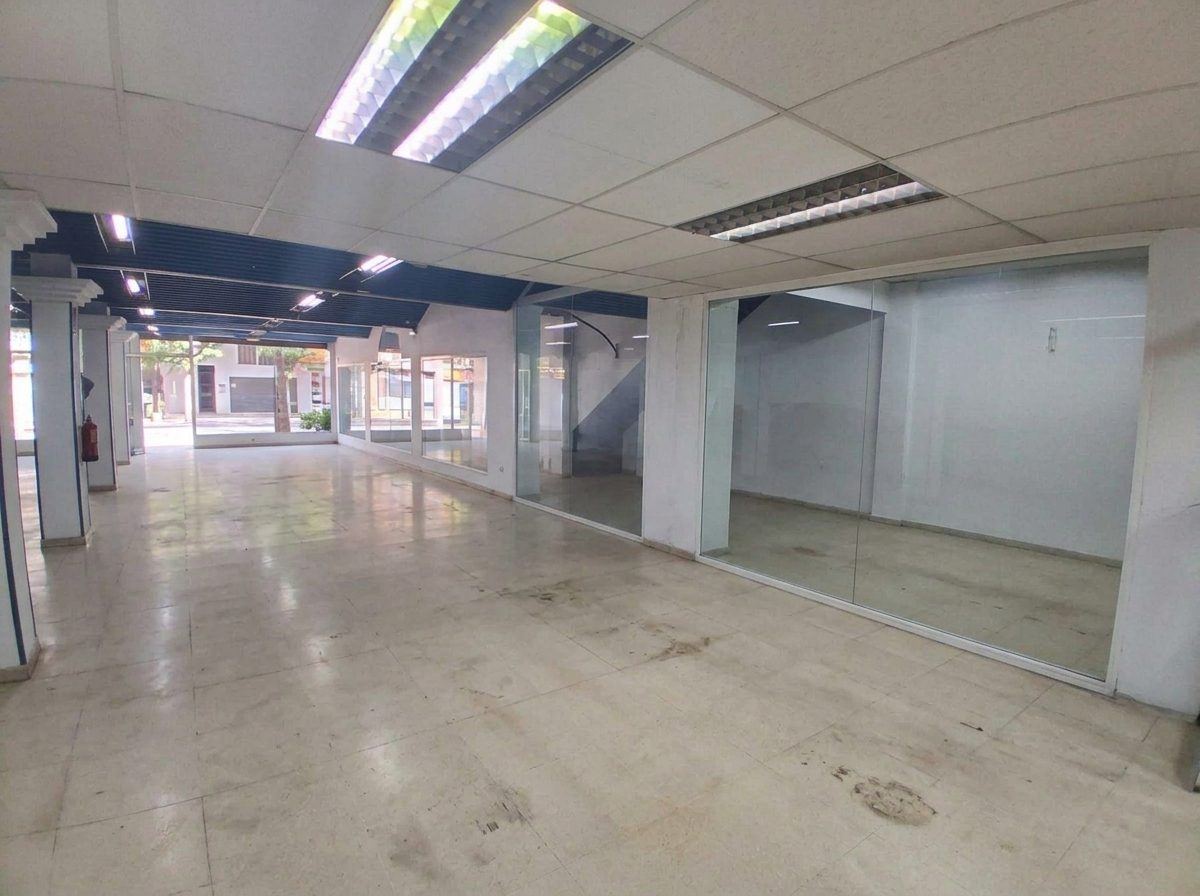 Local en zona muy transitada y todo diafano en Castelló de la Plana - Imagen 1