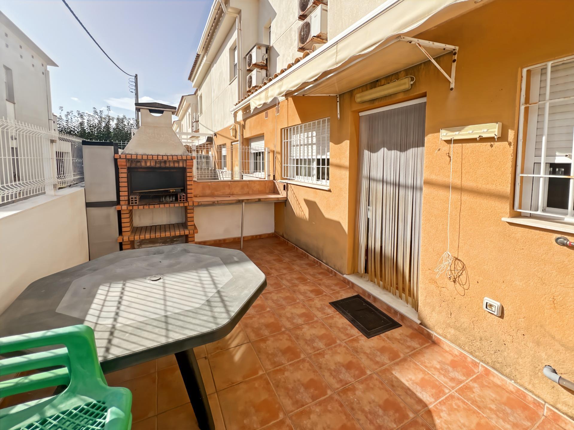 Terraced House Almazora (16)
