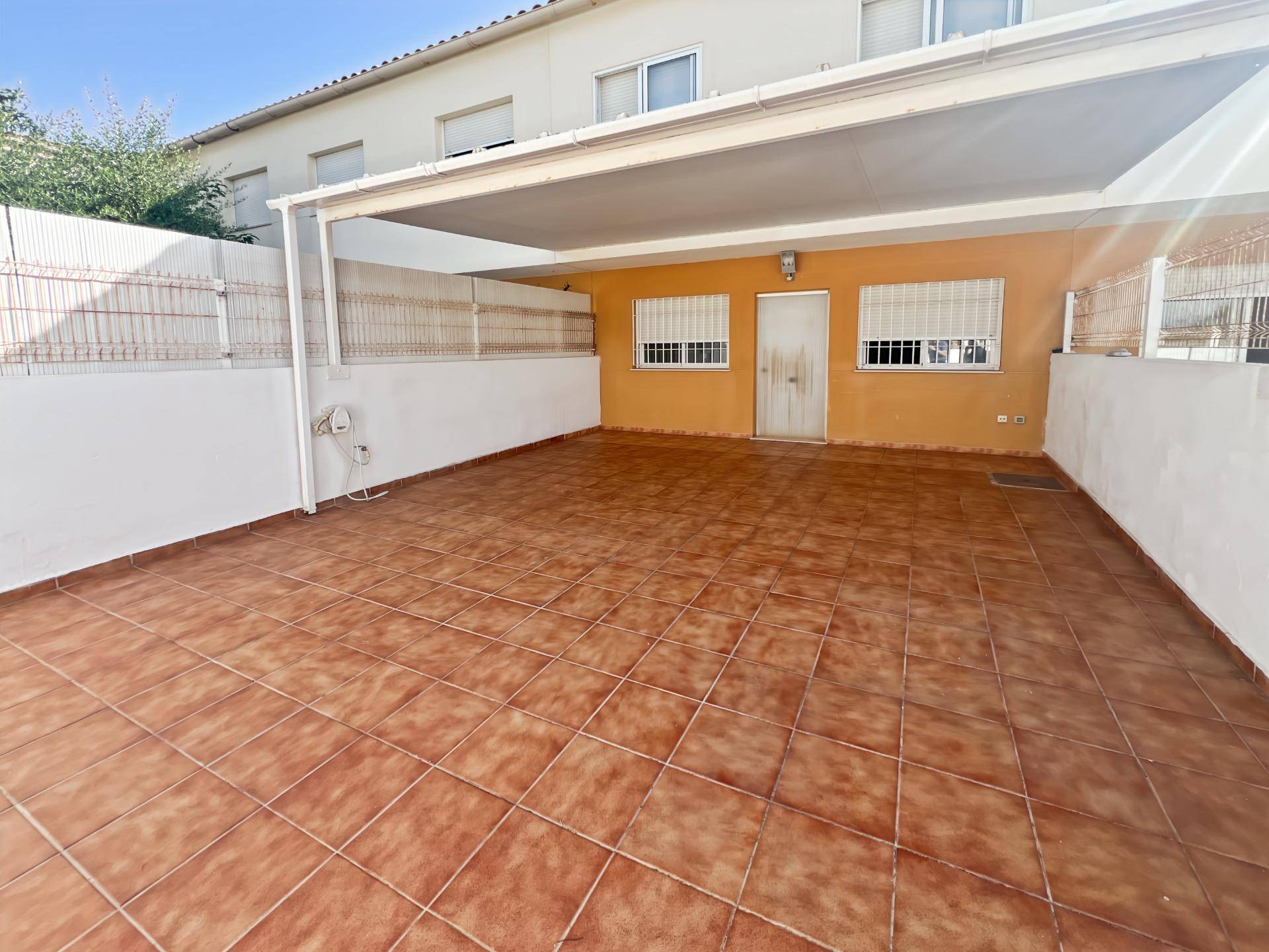 Terraced House Almazora (3)