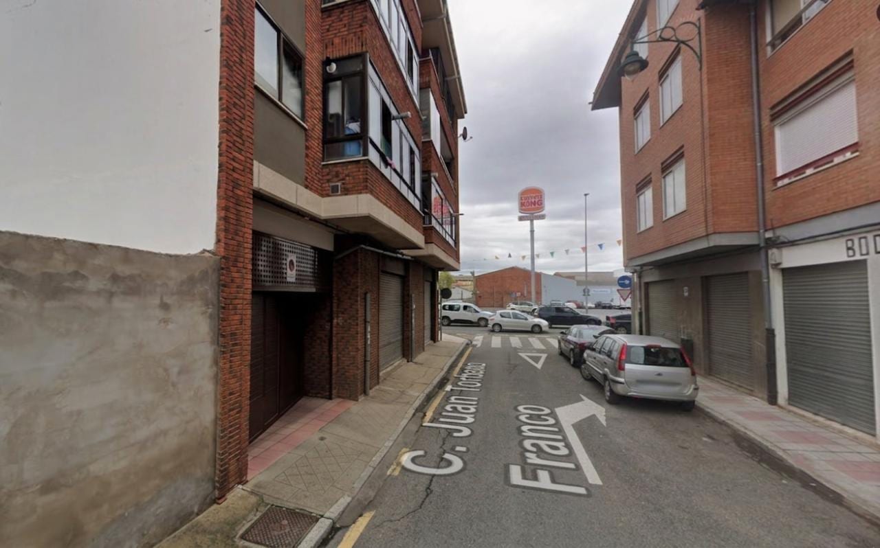 Garaje en Calle Juan Torbado Franco, 2 (Armunia) - Foto 1