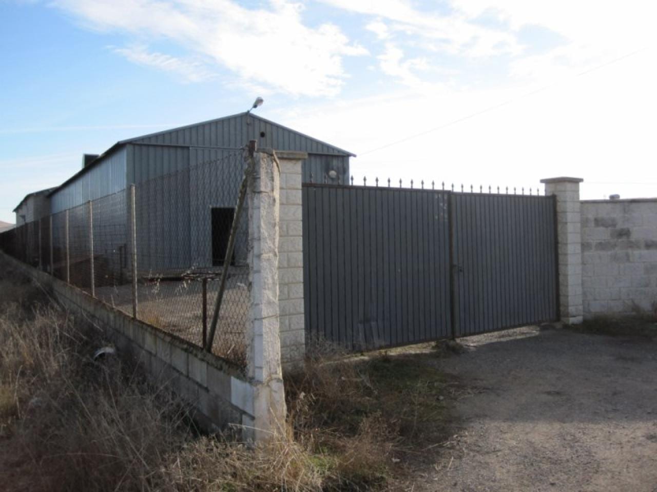Local en Calle Real Km 3,3 24199 Santa Olaja De La Ribera (Villaturiel) - Foto 1