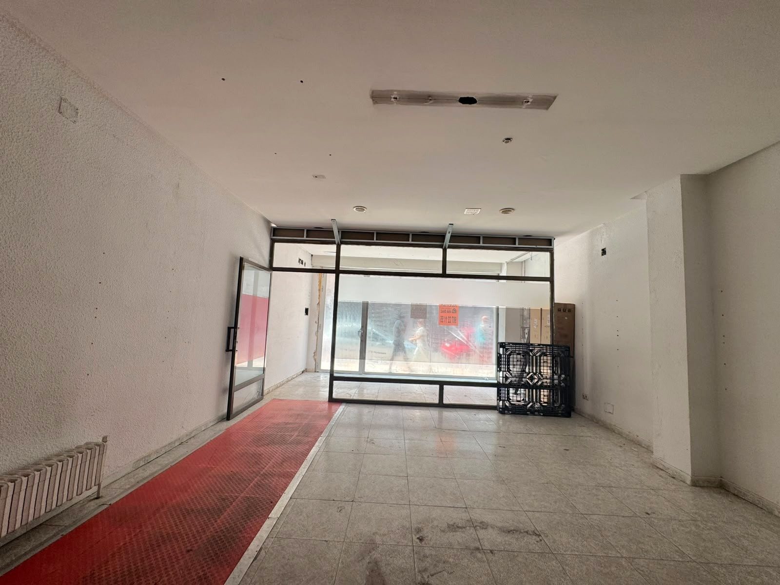 Local comercial en la calle Juan Madrazo - Foto 2