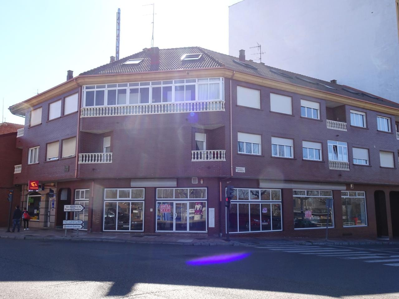 Local en Calle Madrid 2 24005 Leon (Puente Castro) - Foto 0