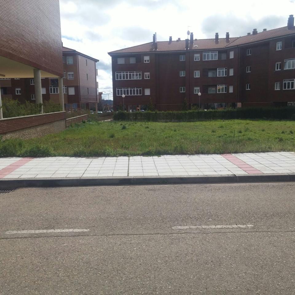 Solar en Calle Porma, 9 (Navatejera) - Foto 1