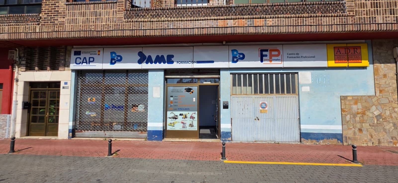 Local comercial en la Plaza Polideportivo - La Robla - Foto 1