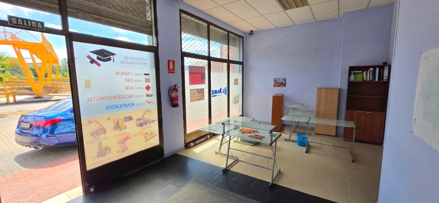 Local comercial en la Plaza Polideportivo - La Robla - Foto 3