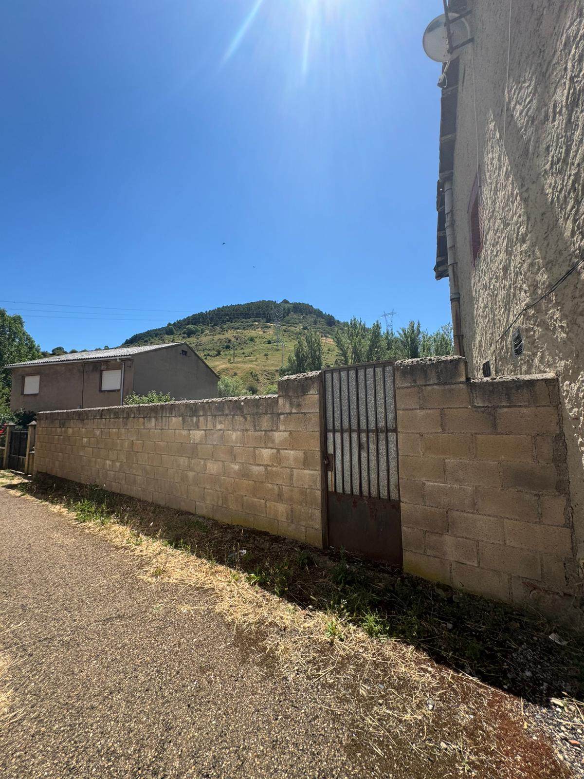 Parcela urbana con uso industrial en Villamanín - Foto 2