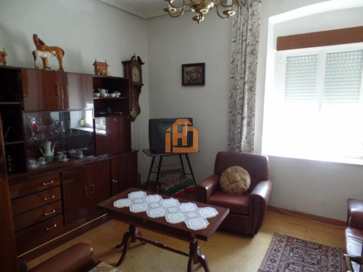 Piso en Calle Aguirre, 30 (Pola de Gordon (La))