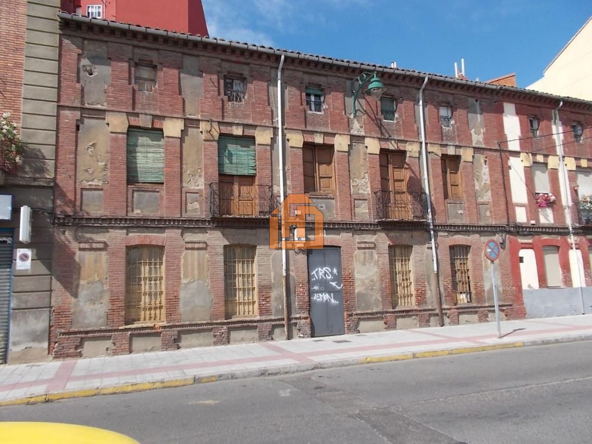 Edificio en Calle Gómez Salazar 18 (Crucero)