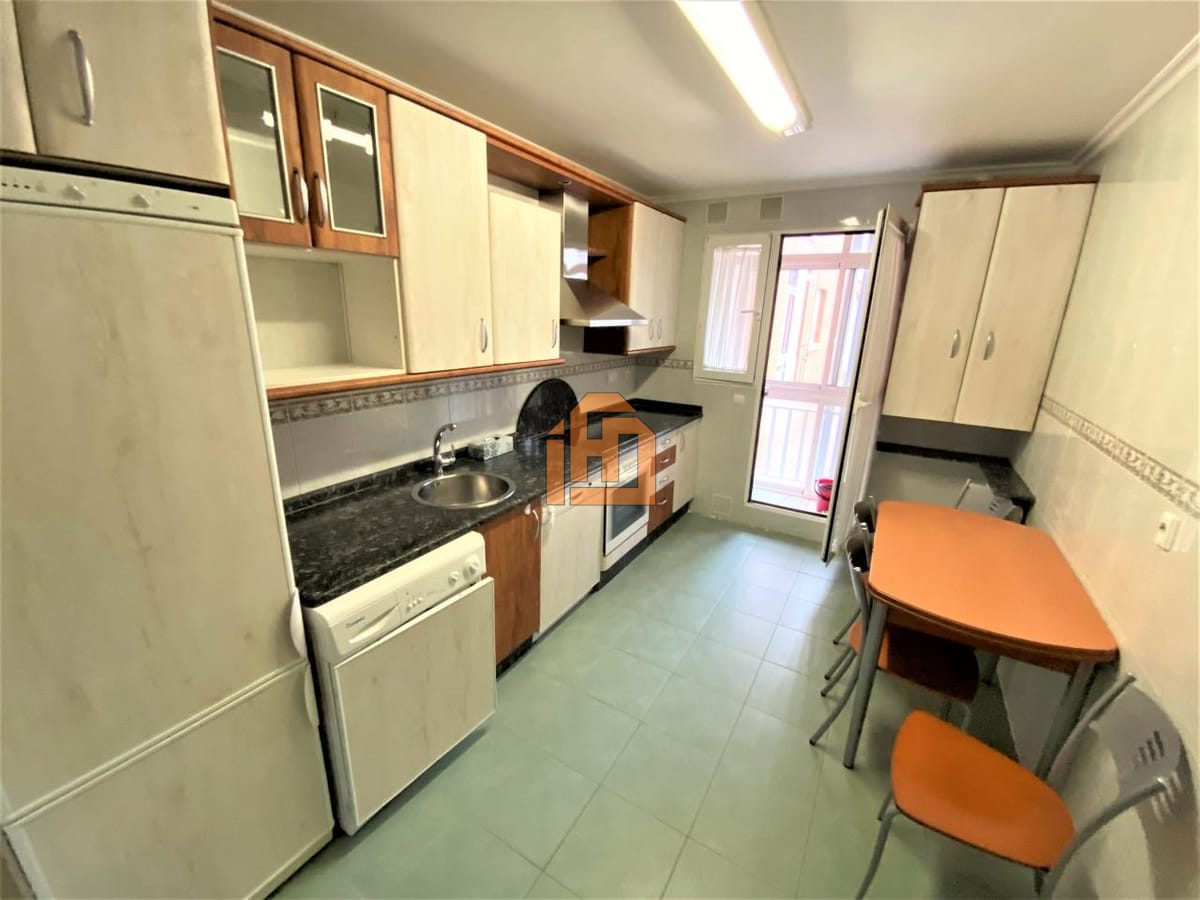 Piso en alquiler sin amueblar en Eras de Renueva - Foto 2