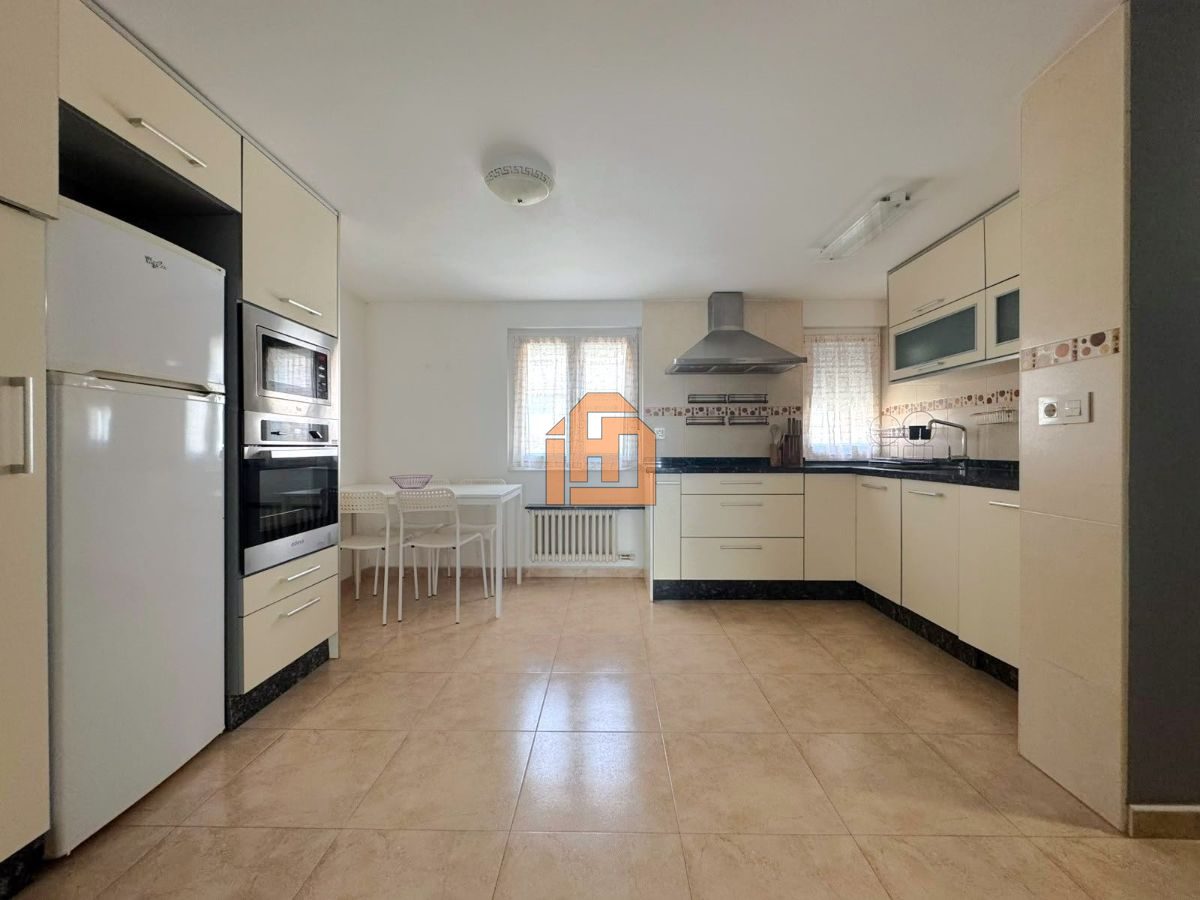 Apartamento en la calle Doña Urraca, zona Plaza del Huevo - Foto 4