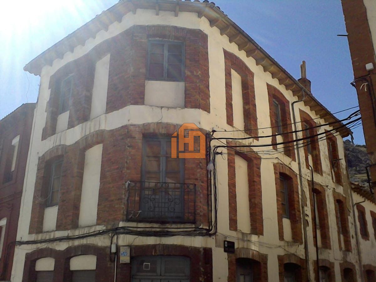 Casa en Calle Santa Barbara, 1 (Pola de Gordon (La))