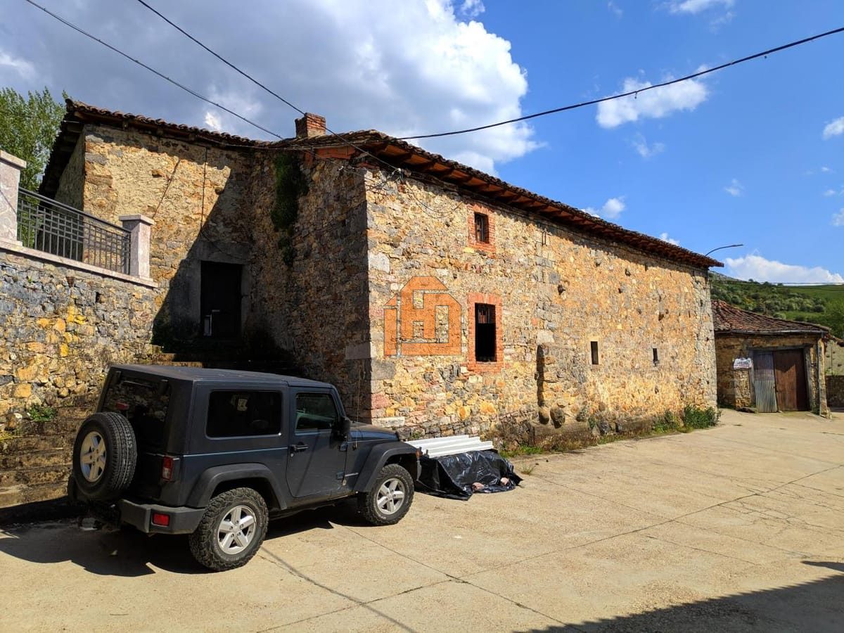Casa en Calle Bajodevilla, 18 (Puebla de Lillo)