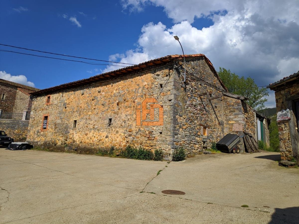 Casa en Calle Bajodevilla, 18 (Puebla de Lillo)