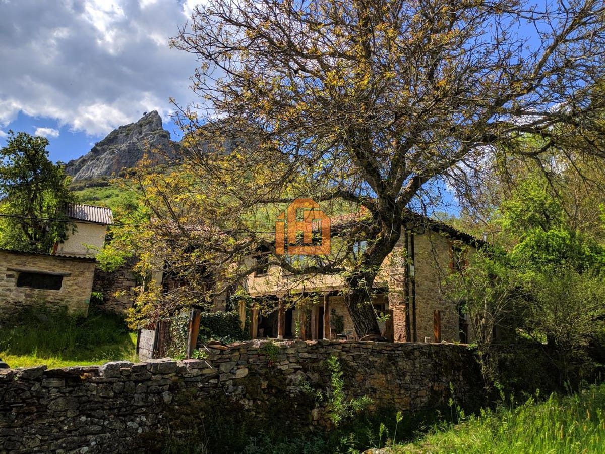 Casa en Calle Iglesia, 44 (Boñar)