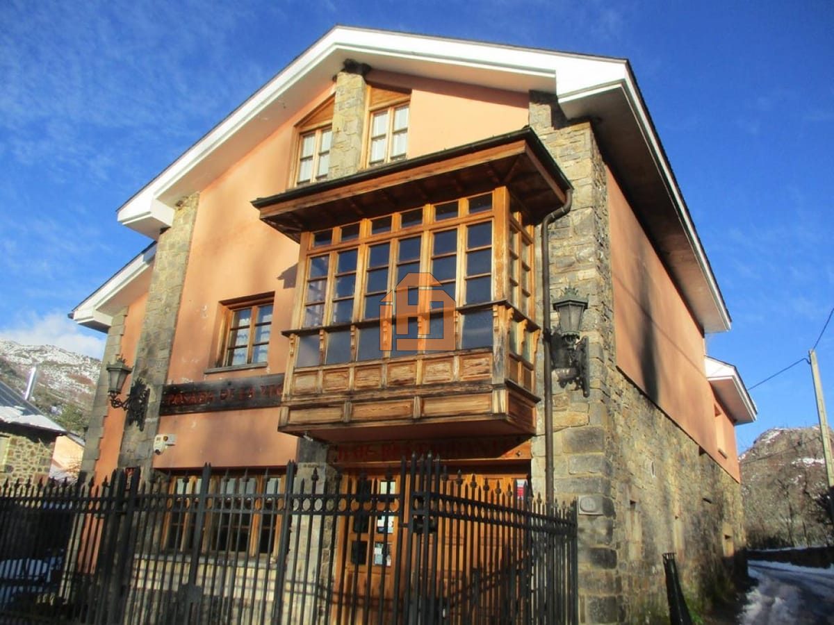 Casa en Plaza, 3 (Cabrillanes)