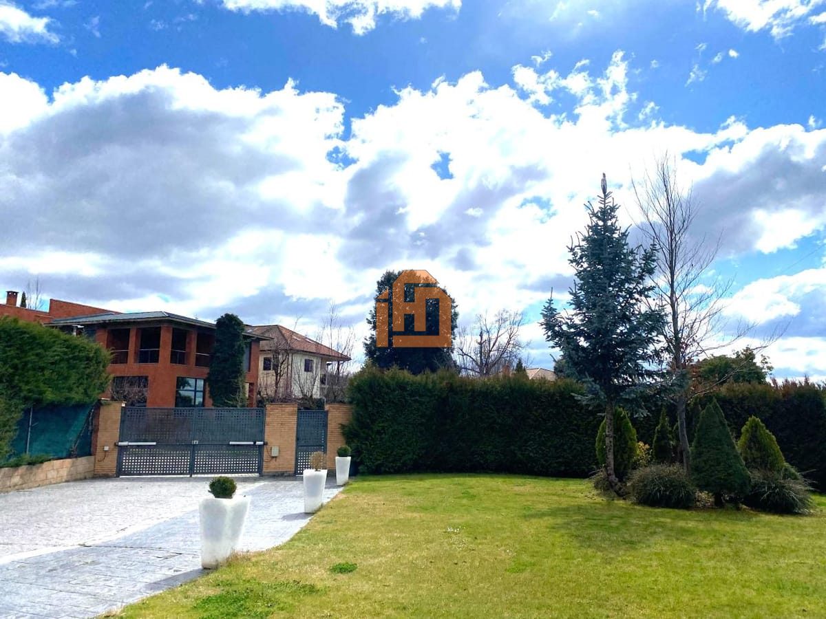Casa en Calle Urbanizacion Los Acebos, 15 (Carbajal de la Legua)