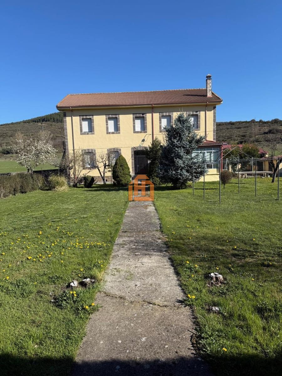 Casa en Calle Caboalles, 1021 (Carrocera)