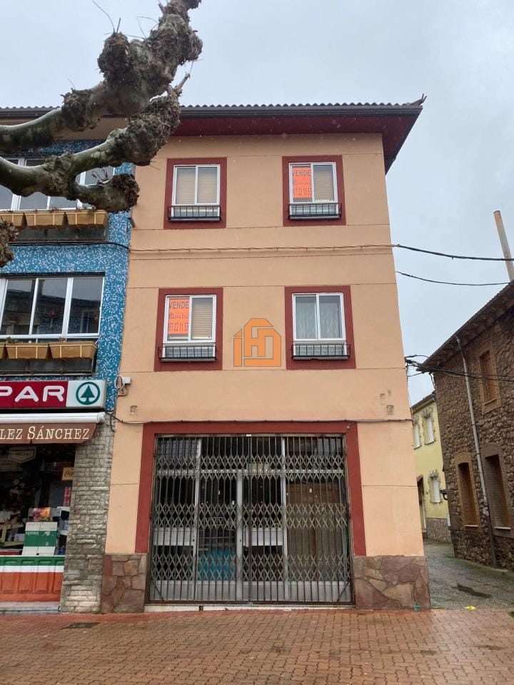 Casa en Plaza Constitución (La Robla)