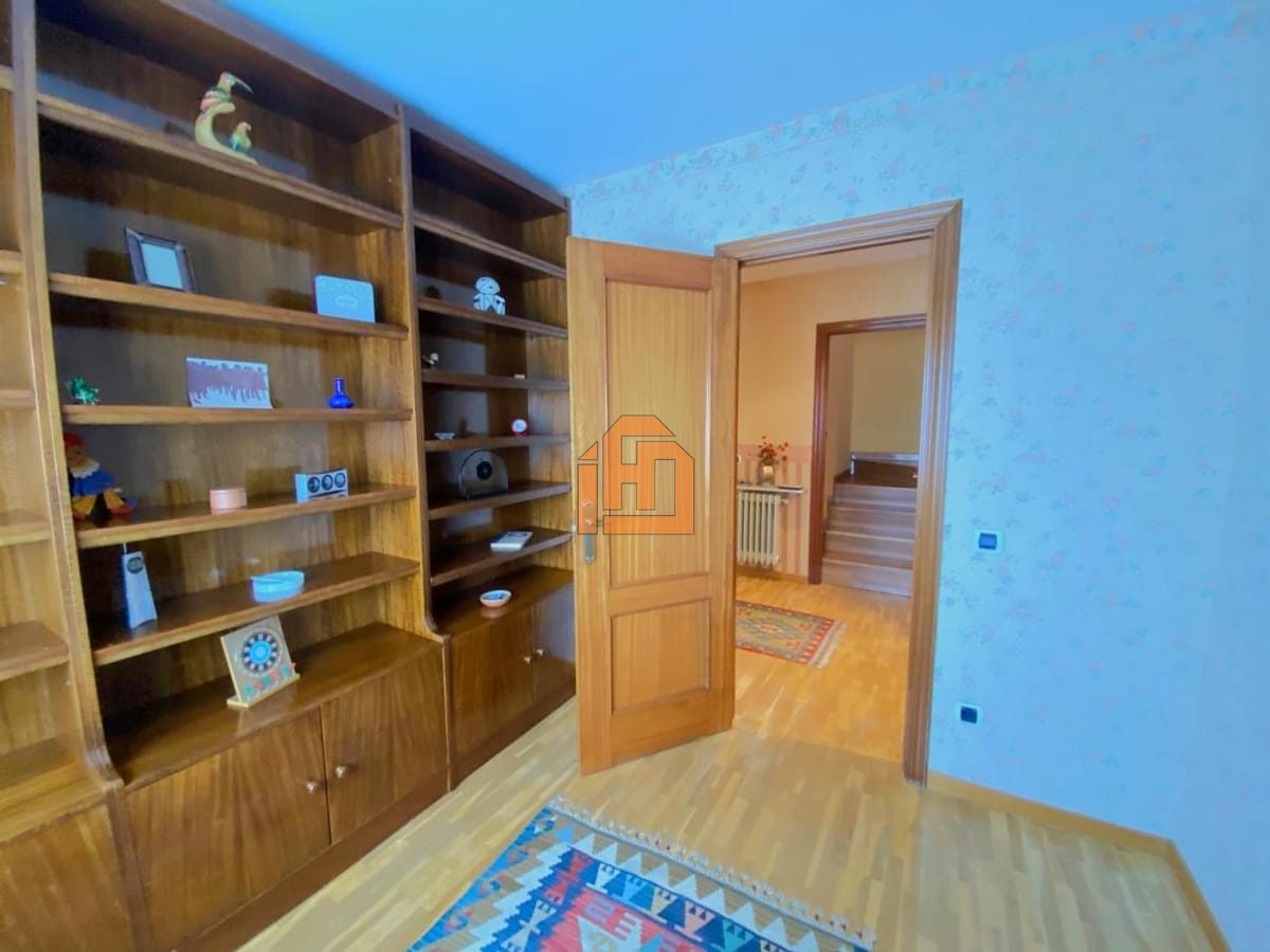 Chalet adosado en la Urbanización Monteléon - Foto 15