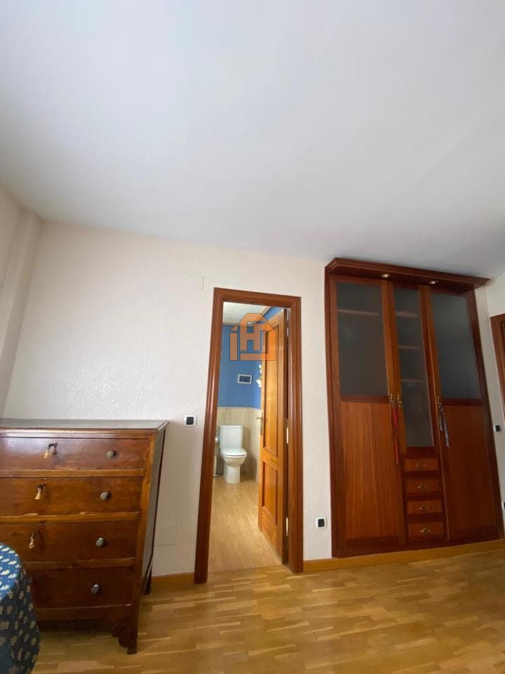 Chalet adosado en la Urbanización Monteléon - Foto 17