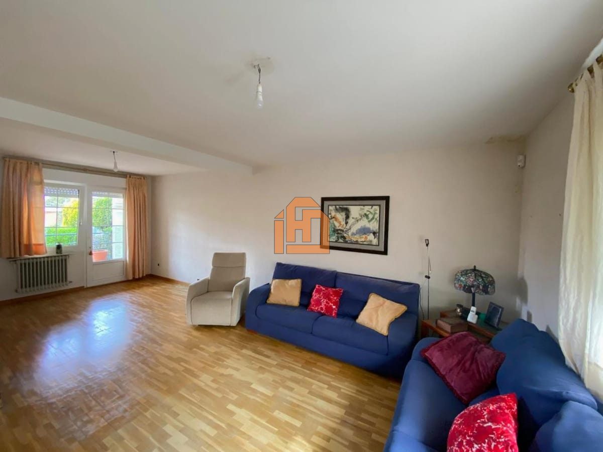 Chalet adosado en la Urbanización Monteléon - Foto 3