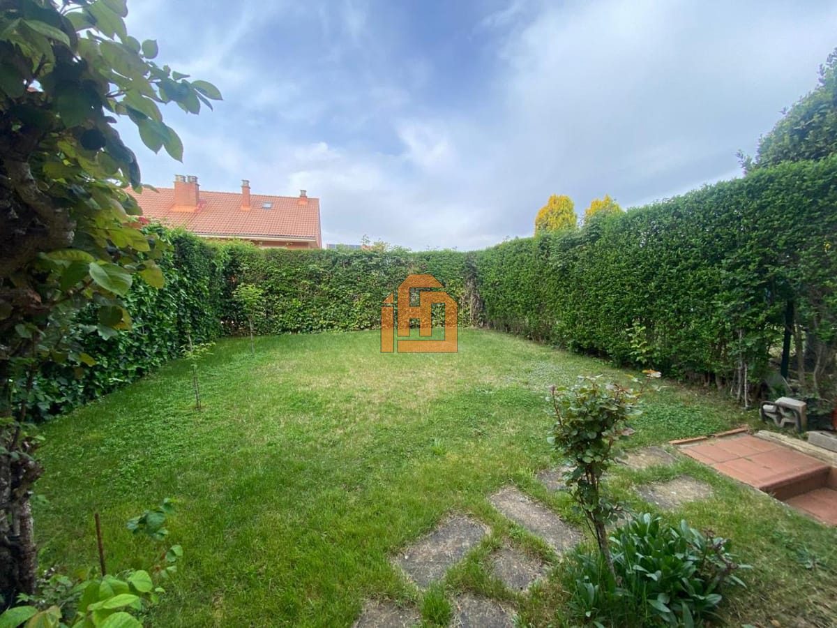 Chalet adosado en la Urbanización Monteléon - Foto 32