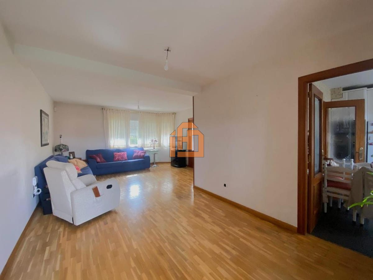 Chalet adosado en la Urbanización Monteléon - Foto 4