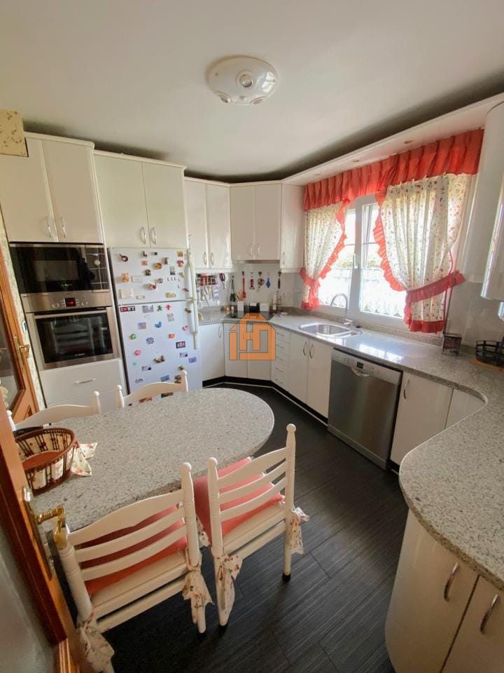 Chalet adosado en la Urbanización Monteléon - Foto 8