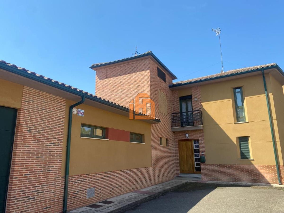 Casa en Calle Medio, 53 (Santovenia de la Valdoncina)