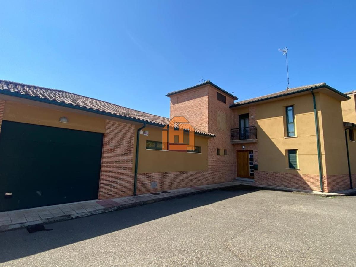 Casa en Calle Medio, 53 (Santovenia de la Valdoncina)