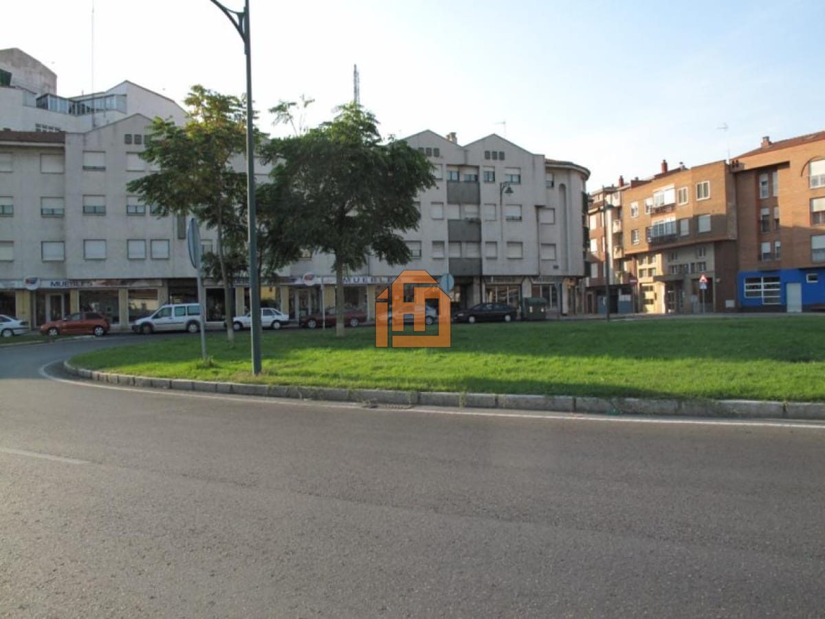 Plaza de Garaje en la Plaza de Malpas o (Crucero-Pinilla)