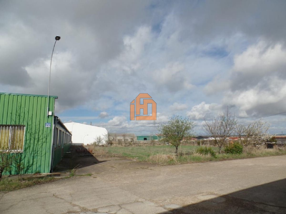 Nave industrial en Carretera Villarroañe 17, Km 1,8 24005 Leon (La Lastra) - Foto 2