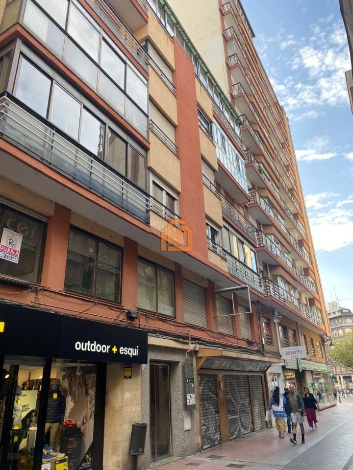 Local en Calle Guardia Civil 5 1º A 24001 Leon (Centro)