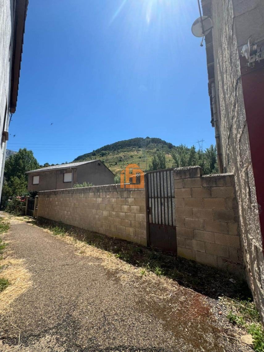 Parcela urbana con uso industrial en Villamanín - Foto 3